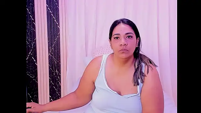Snapshot of Cinnamon_Skin01 chatting on April 2026 11:53:02 AM Cinnamon Skin01 online show from April 2026 11:53:02 AM