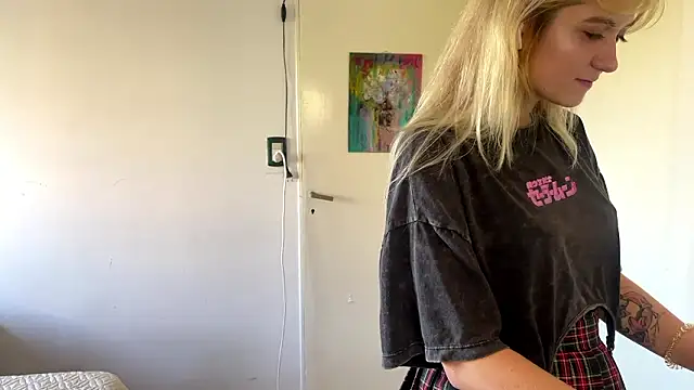 Sophiasnarl online show from March 2026 08:15:01 PM