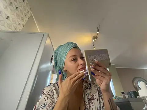 FoxyValentine online show from May 2026 10:41:02 AM