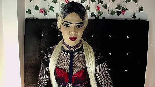 Kristal Queen01 online show from April 2026 01:41:01 PM