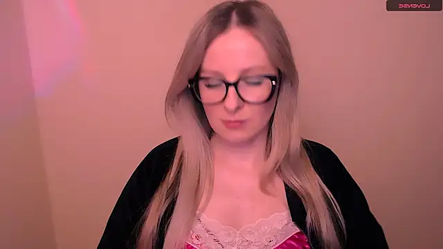 Snapshot of AnnePeach chatting on March 2026 06:04:02 PM AnnePeach online show from March 2026 06:04:02 PM