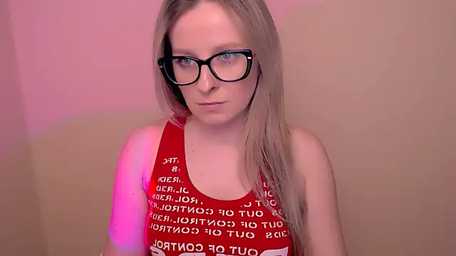 Snapshot of AnnePeach chatting on April 2026 06:17:01 PM AnnePeach online show from April 2026 06:17:01 PM