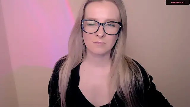 Snapshot of AnnePeach chatting on April 2026 03:41:02 PM AnnePeach online show from April 2026 03:41:02 PM