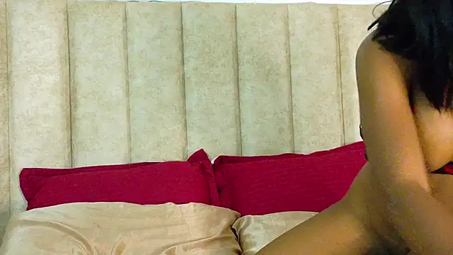 JustZoe  online show from May 2026 11:43:01 PM