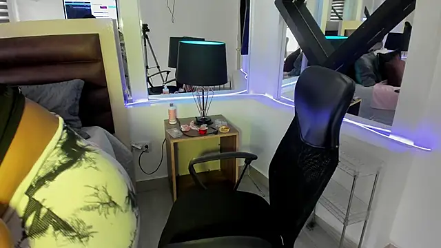 AprilBom online show from April 2026 11:48:01 AM