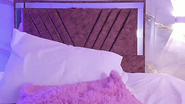 lily phillips  online show from February 2026 06:26:01 AM