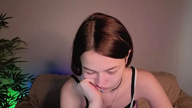 Snapshot of parrot_kisha chatting on May 2026 01:13:01 AM parrot kisha online show from May 2026 01:13:01 AM