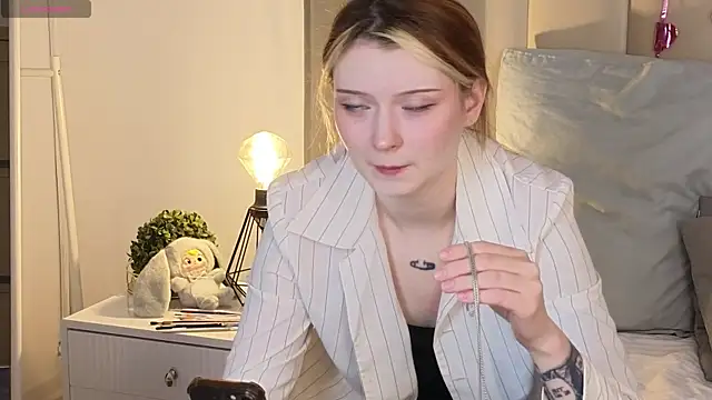 Snapshot of AlyssFrost chatting on February 2026 04:03:02 PM AlyssFrost online show from February 2026 04:03:02 PM