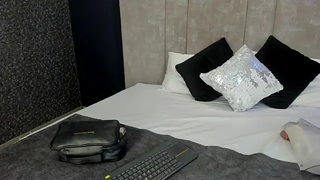 Snapshot of PerlaRogerss_ chatting on March 2026 10:52:01 AM PerlaRogerss online show from March 2026 10:52:01 AM