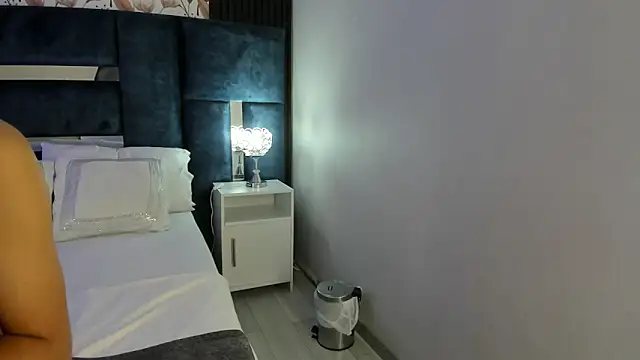 Snapshot of PerlaRogerss_ chatting on April 2026 11:33:02 AM PerlaRogerss online show from April 2026 11:33:02 AM