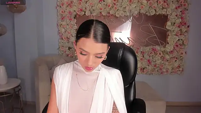 JulietteMoreau online show from April 2026 07:38:02 PM