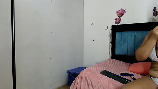 Snapshot of KATYXS chatting on February 2026 06:50:02 PM KATYXS online show from February 2026 06:50:02 PM