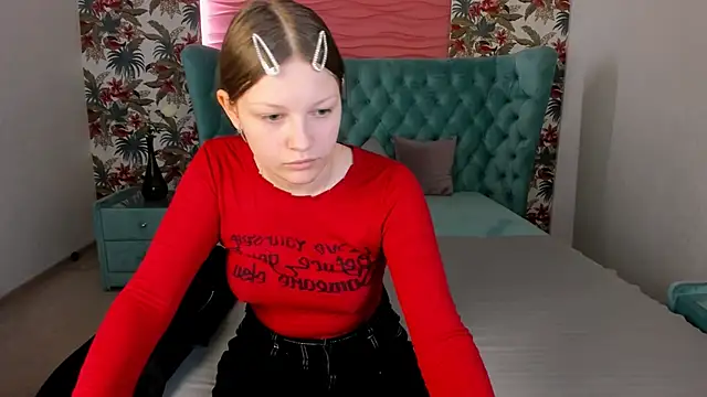 Snapshot of LauraBev chatting on February 2026 02:29:01 PM LauraBev online show from February 2026 02:29:01 PM