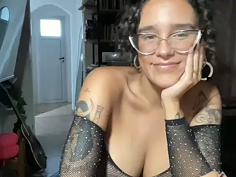 Snapshot of curlybb55 chatting on February 2026 09:22:02 PM curlybb55 online show from February 2026 09:22:02 PM