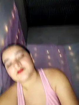 Snapshot of kloe-Dubois chatting on April 2026 03:26:01 PM kloe-Dubois online show from April 2026 03:26:01 PM