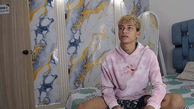 Snapshot of GOLD_BOYS chatting on April 2026 01:46:01 PM GOLD BOYS online show from April 2026 01:46:01 PM