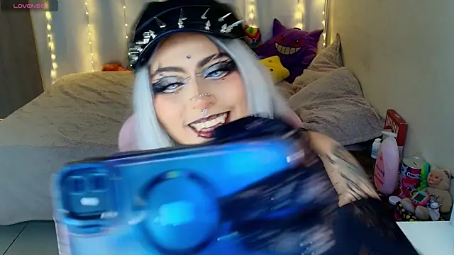 maliciaXpoison online show from April 2026 04:15:02 AM