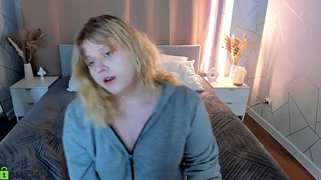 Snapshot of luna_c0ra chatting on February 2026 01:04:01 AM luna c0ra online show from February 2026 01:04:01 AM