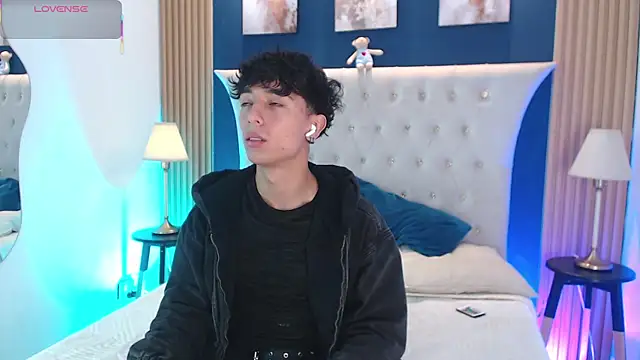 Aiden Rivers  online show from June 2026 01:01:02 PM
