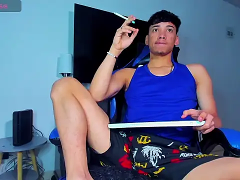 Lyam Russo online show from April 2026 04:39:01 AM