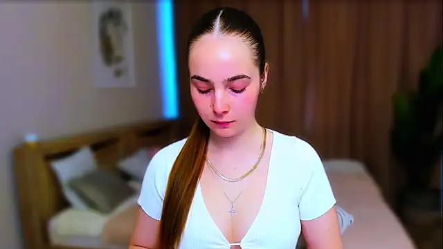 Maddy Wood  online show from April 2026 11:18:02 AM