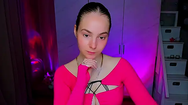 Maddy Wood  online show from May 2026 02:45:01 PM