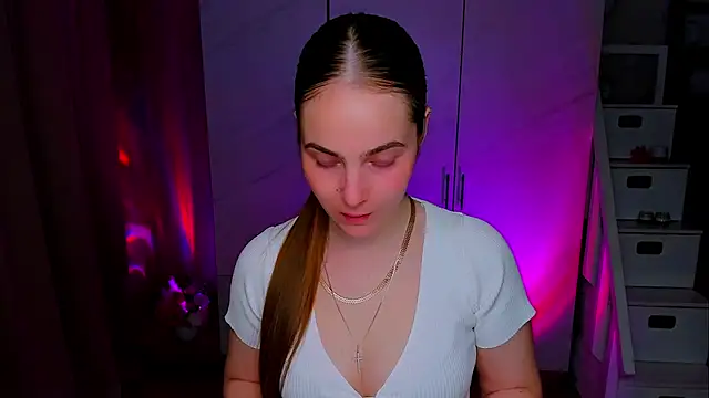 Maddy Wood  online show from May 2026 03:30:01 PM