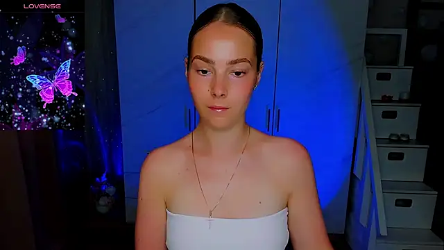 Maddy Wood  online show from July 2026 09:22:01 AM