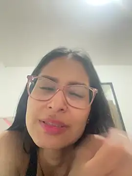 Snapshot of RousseBelle chatting on February 2026 04:34:02 AM RousseBelle online show from February 2026 04:34:02 AM