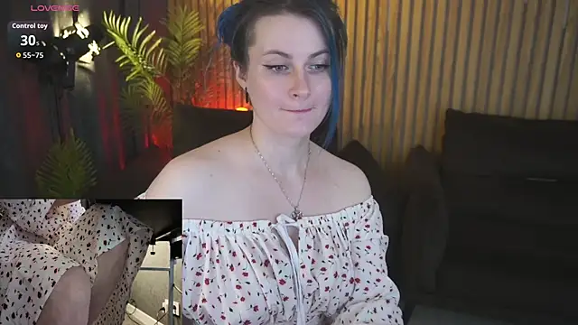Snapshot of AlisaGracee chatting on May 2026 12:45:02 PM AlisaGracee online show from May 2026 12:45:02 PM