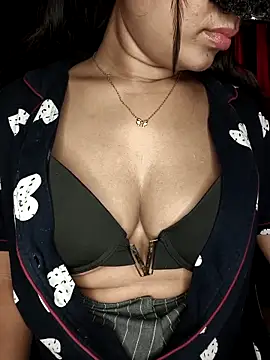 LINNI 3 online show from February 2026 04:49:02 PM