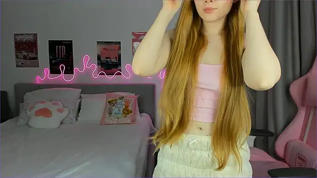 EvaRaee online show from March 2026 03:56:01 AM