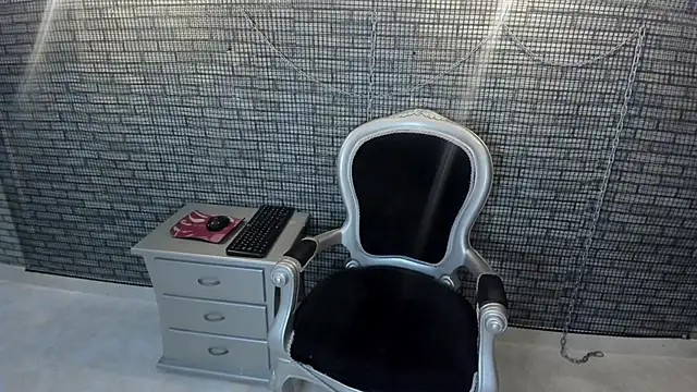 hillary bigbutt online show from April 2026 02:00:02 PM