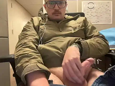 Snapshot of puckslut69 chatting on February 2026 05:44:02 PM puckslut69 online show from February 2026 05:44:02 PM