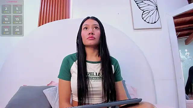 Violett Rosse  online show from March 2026 04:14:01 PM