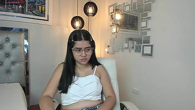 mila quin online show from May 2026 12:12:02 PM