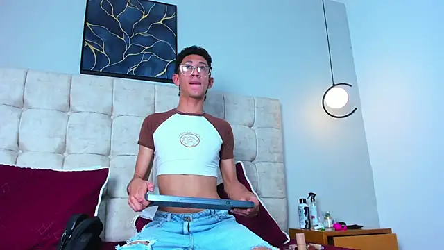 Snapshot of Alan_cute chatting on February 2026 10:51:02 PM Alan cute online show from February 2026 10:51:02 PM