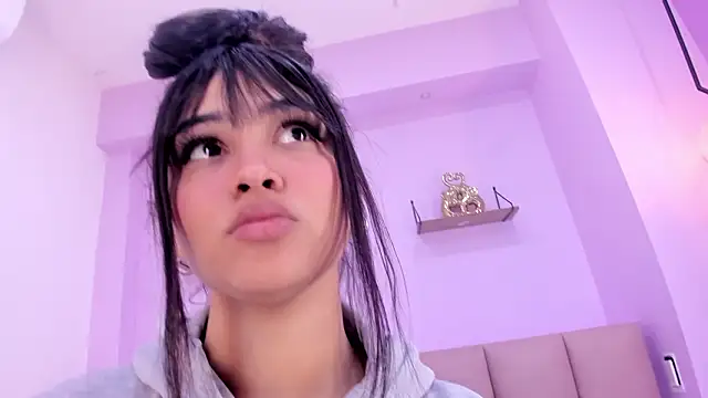 camila scoth online show from March 2026 12:11:01 PM