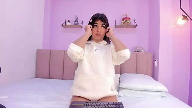 camila scoth online show from July 2026 12:01:01 PM