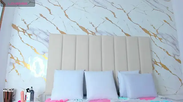  ashley thompson  online show from April 2026 08:32:02 PM