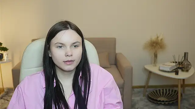 Snapshot of LeilaErcolani chatting on February 2026 02:02:02 PM LeilaErcolani online show from February 2026 02:02:02 PM