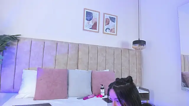 Kiira Monroe online show from February 2026 01:23:01 PM