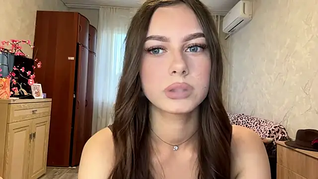 StephaniCute online show from June 2026 04:00:02 PM