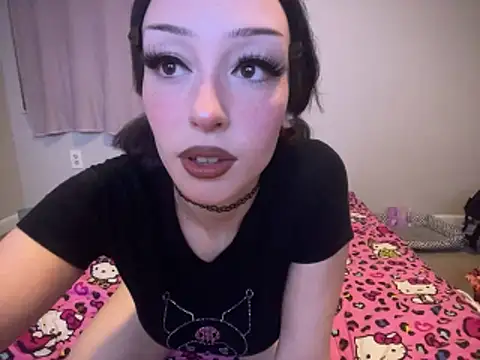 Snapshot of strwbrrymilk chatting on February 2026 03:59:02 AM strwbrrymilk online show from February 2026 03:59:02 AM