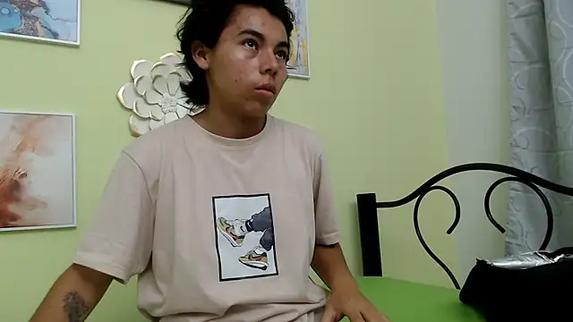 skinnysexy18 online show from May 2026 07:42:02 PM