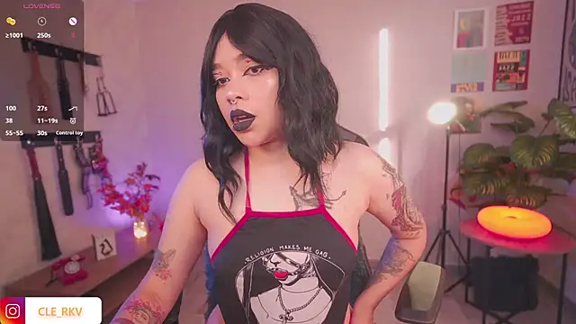Snapshot of violette_clerk1_ chatting on June 2026 09:53:02 PM violette clerk1 online show from June 2026 09:53:02 PM