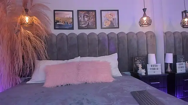 Bella  Peach online show from April 2026 03:32:02 AM