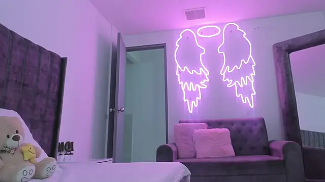 Snapshot of Evelin__thompsson chatting on February 2026 04:09:01 AM Evelin thompsson online show from February 2026 04:09:01 AM