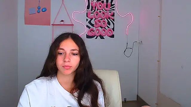 KissMeJulia online show from August 2026 05:32:01 AM