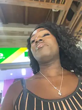 ZarahFerreira online show from May 2026 11:33:02 PM